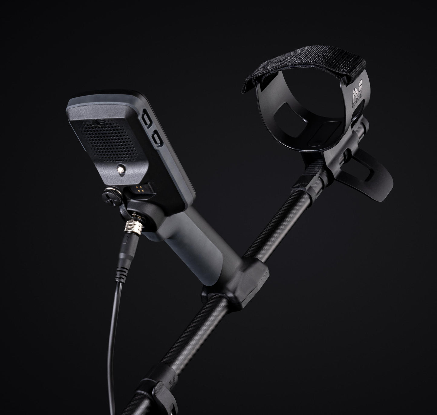 Minelab EQUINOX 900 Multi-IQ Metal Detector